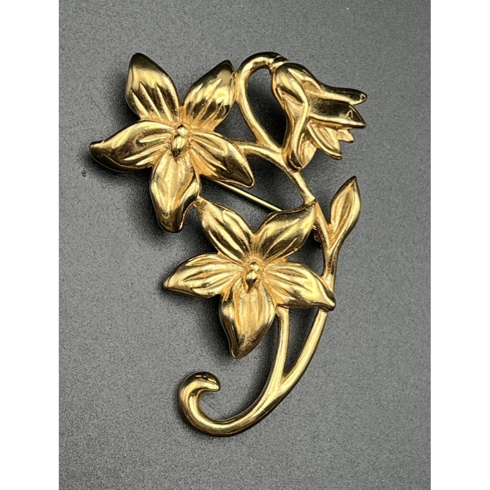 Vintage Gold Tone Floral Flower Brooch Pin Elegant Nature Inspired Design